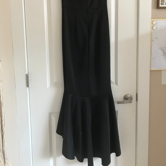 Simple Black and Stretchy Mermaid Gown - Picture 3 of 5